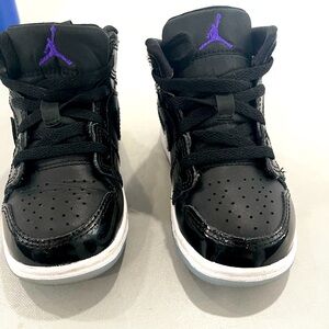 Toddler Nike Jordan sneakers . Patent / purple /black . Size 8c